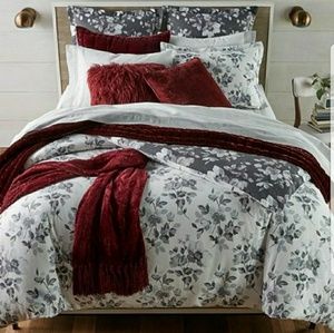 Martha Stewart "magnolia shawdow" duvet